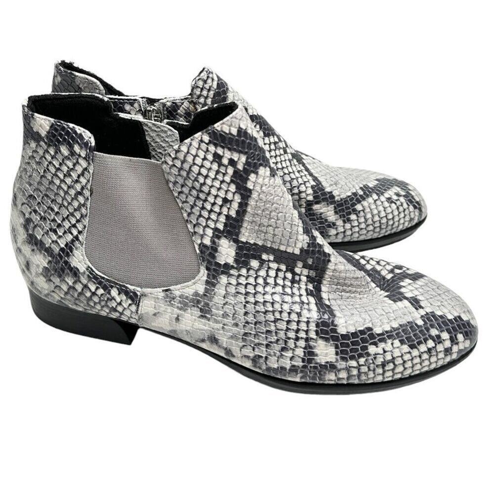 Munro Boots Cate Chelsea Women’s Size 8.5 Snake Print Side Zip Water Resistant